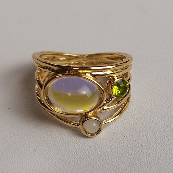 Jewelry - Almost new classic fashion ring for women